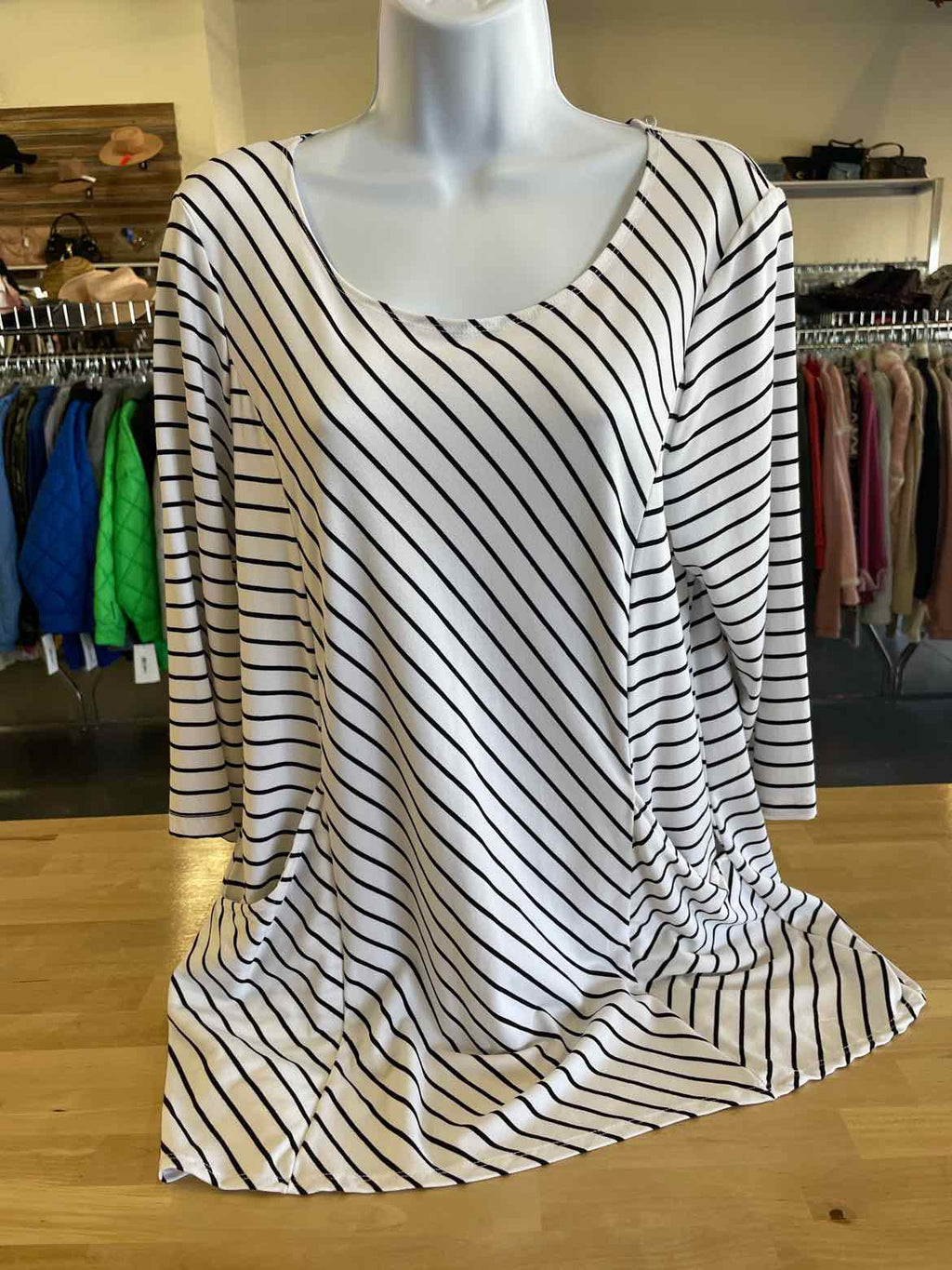 All Hours Size M Black White Knit Top