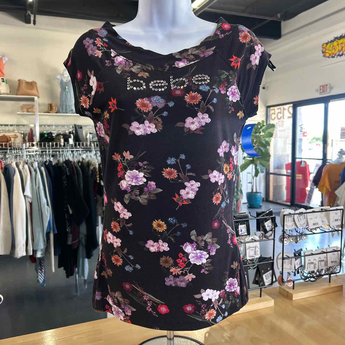 Bebe Size S Black & Mult Colors Preloved T-Shirt SS