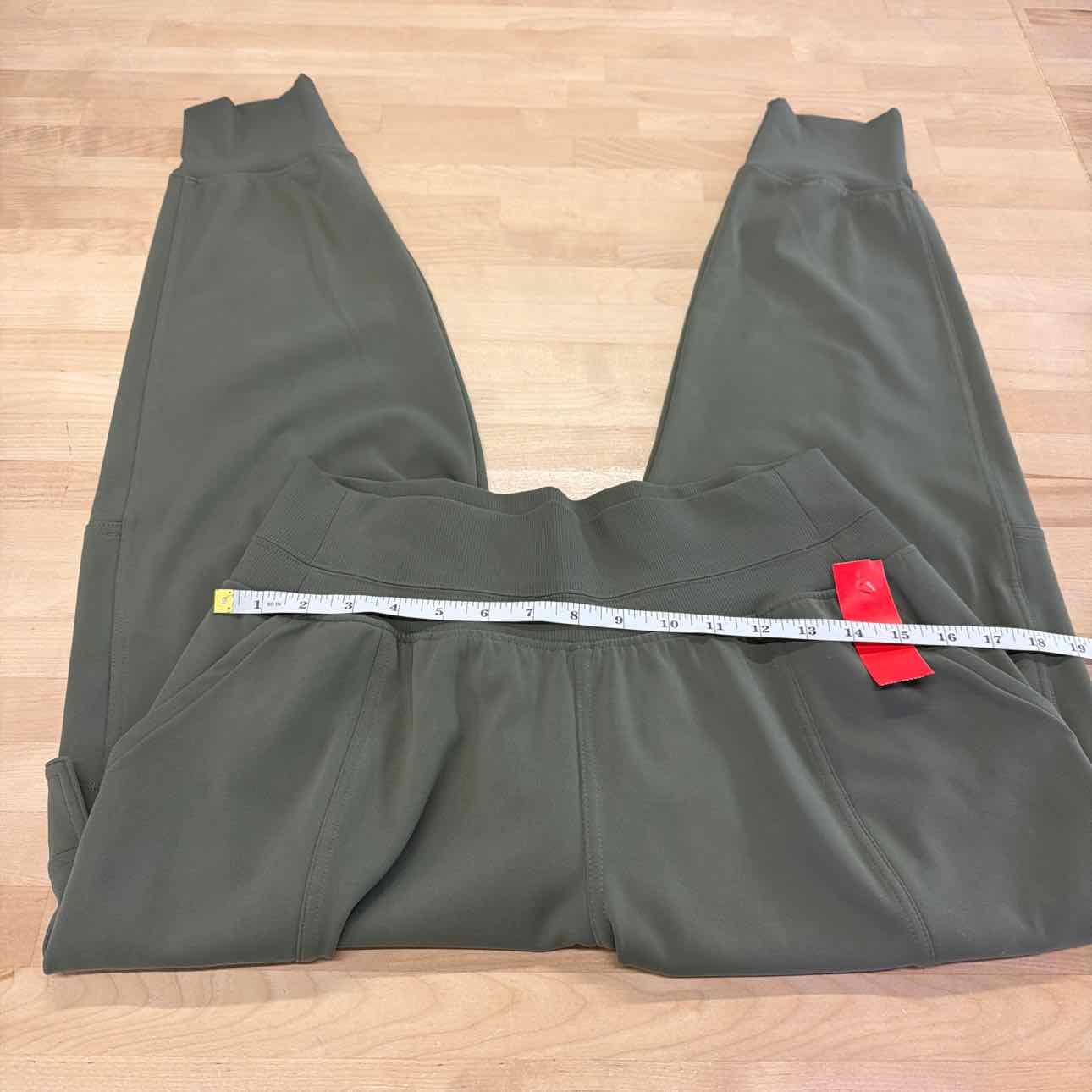 Athleta Size M Green Athletic Pants