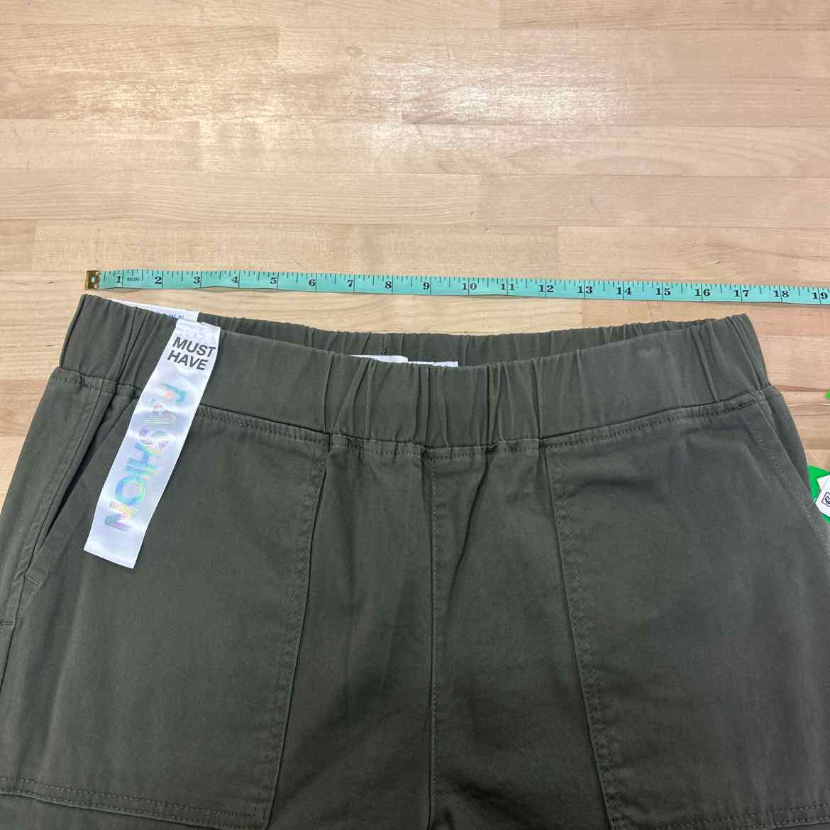 TINSELTOWN Size XL Green Pants