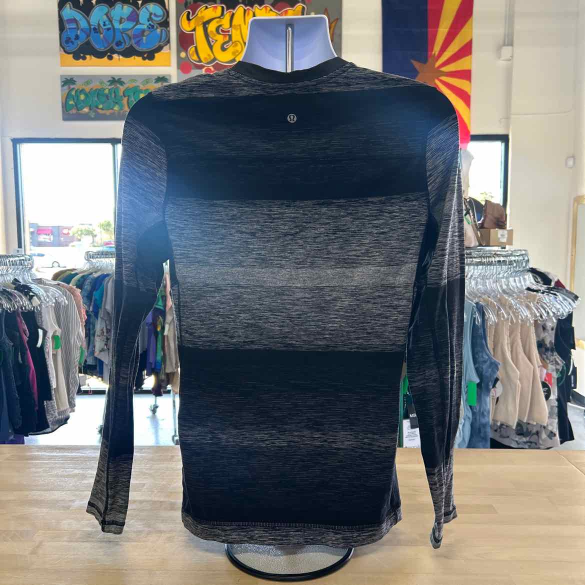 LuluLemon Size M Gray Preloved MENS Long Sleeve Shirt