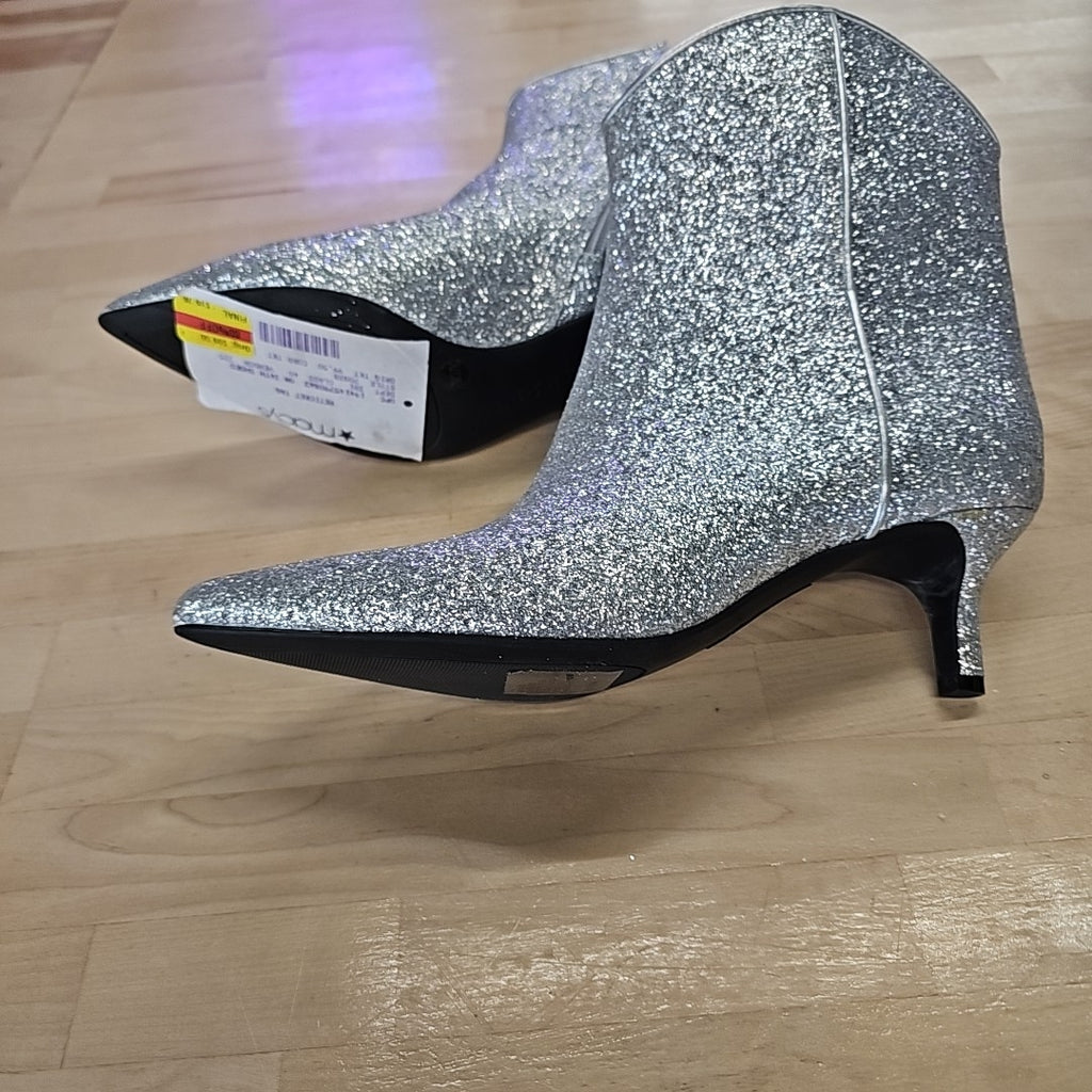 On 34th Aatira Tulip Booties - Silver Glitter Size 5.5