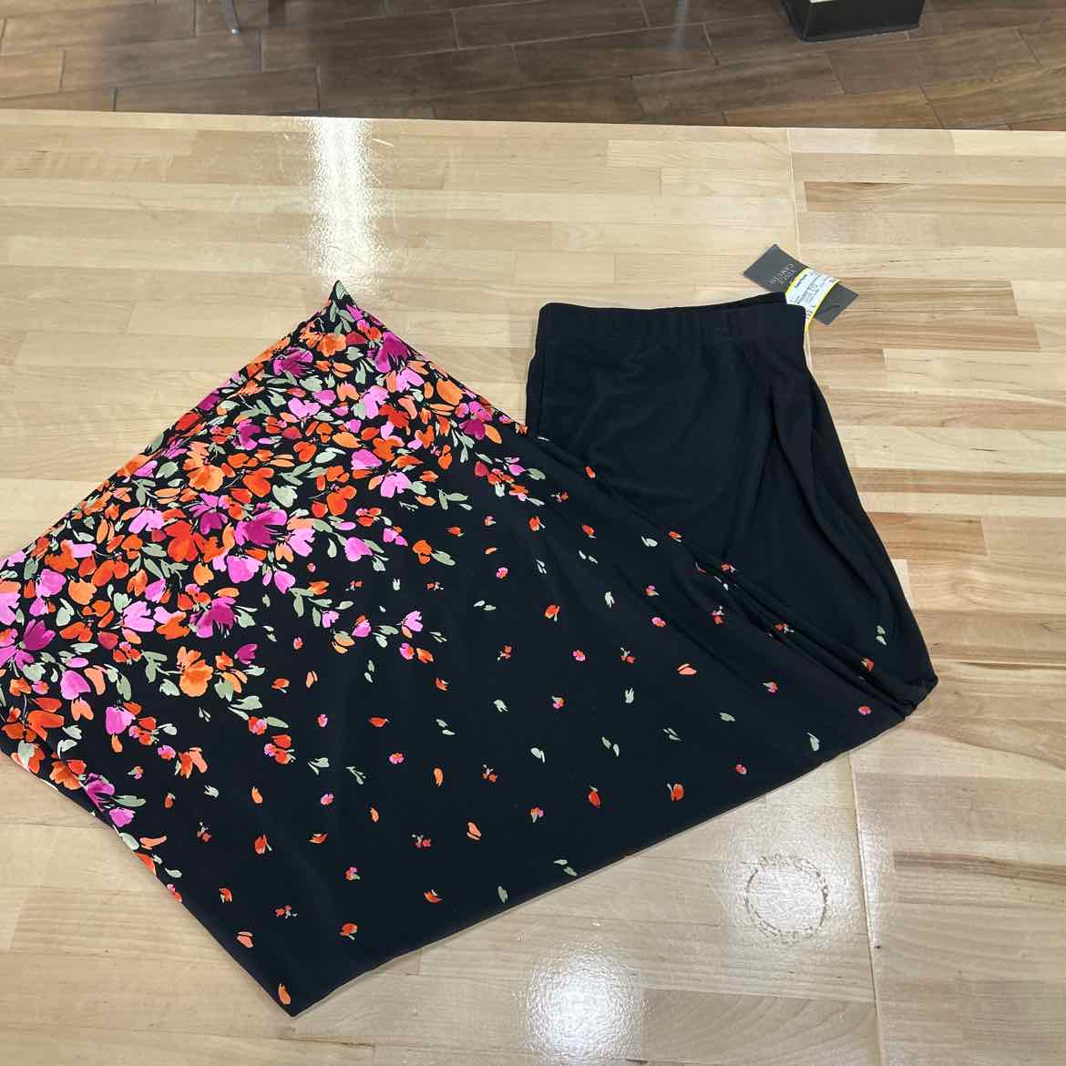 Vince Camuto Size L Black New Pants