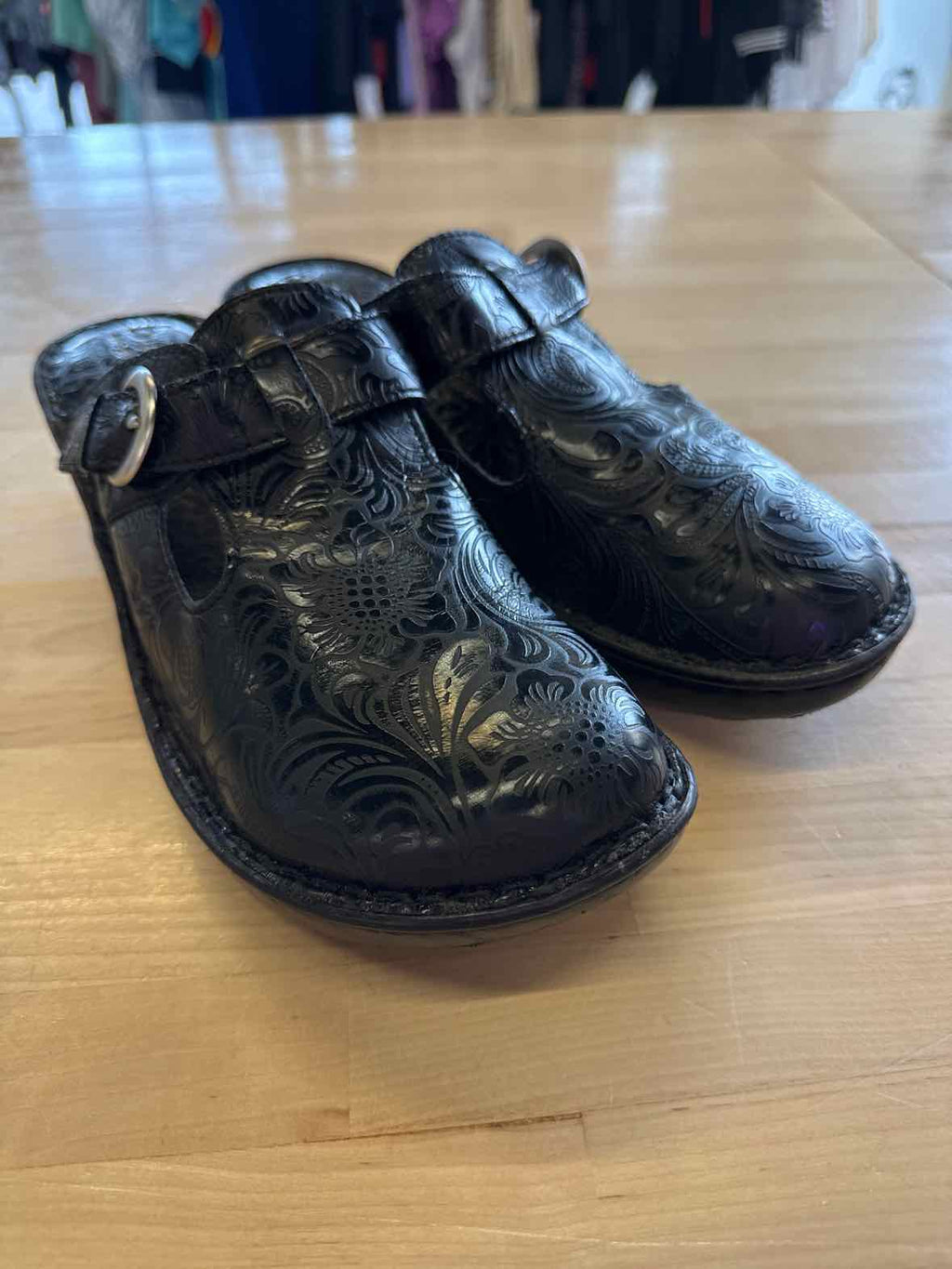 B.O.C. Size 10 Black Leather Preloved Clogs
