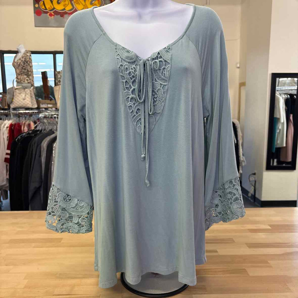 Cable & Gauge Size L Teal Blouse