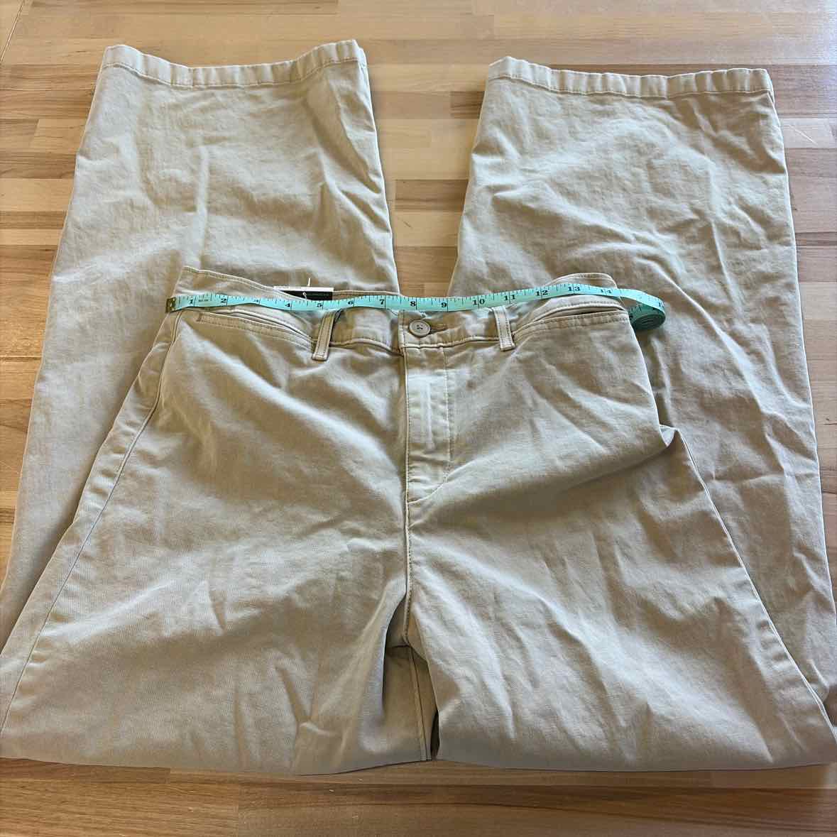 Levi's Size 24x31  Beige Vintage Chinos New Pants