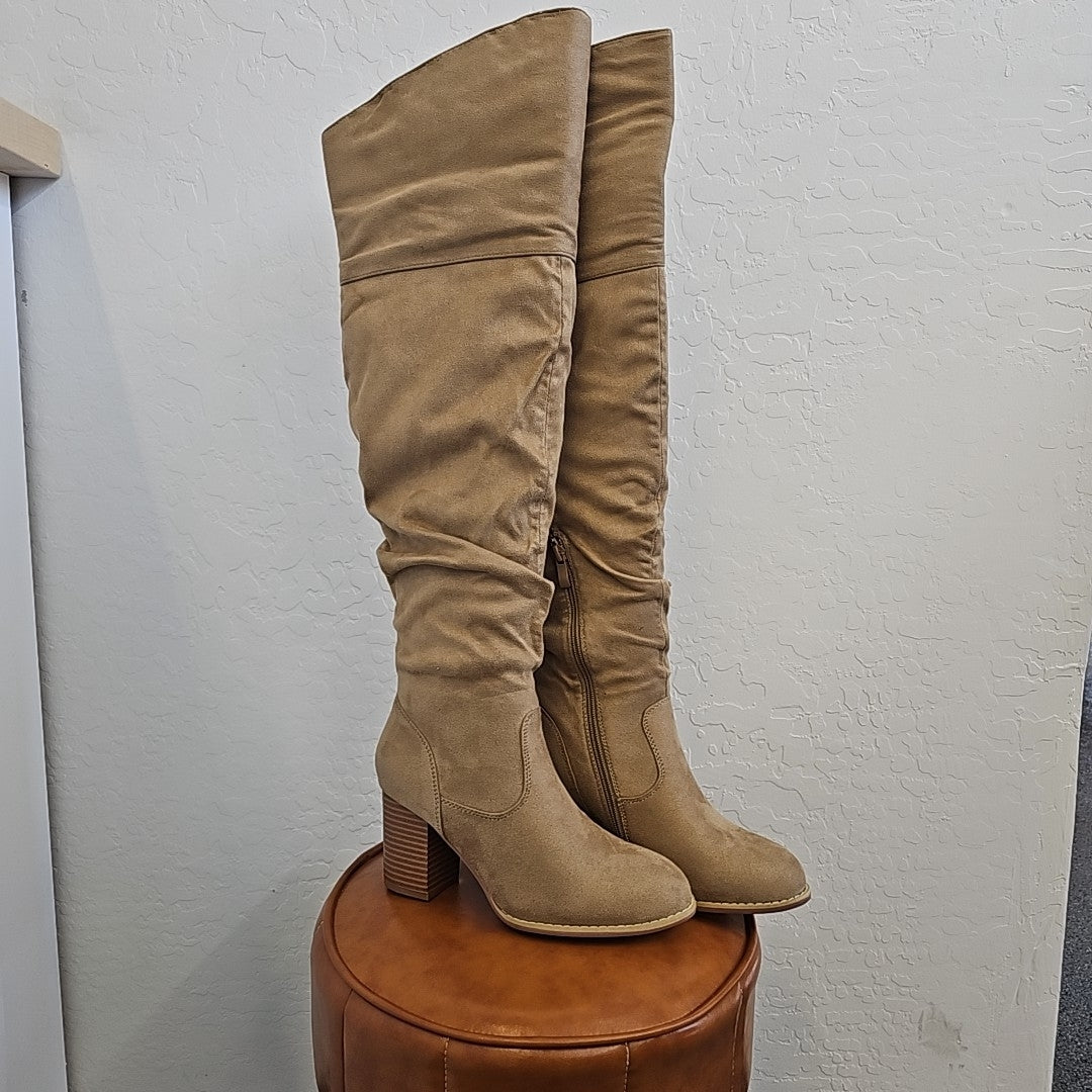 Journee Collection Shoe Size 7 Tan Heels
