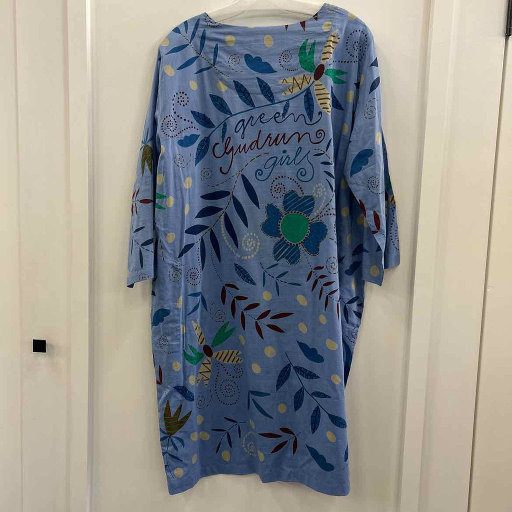 Queen collection Size L Blue Long Sleeve