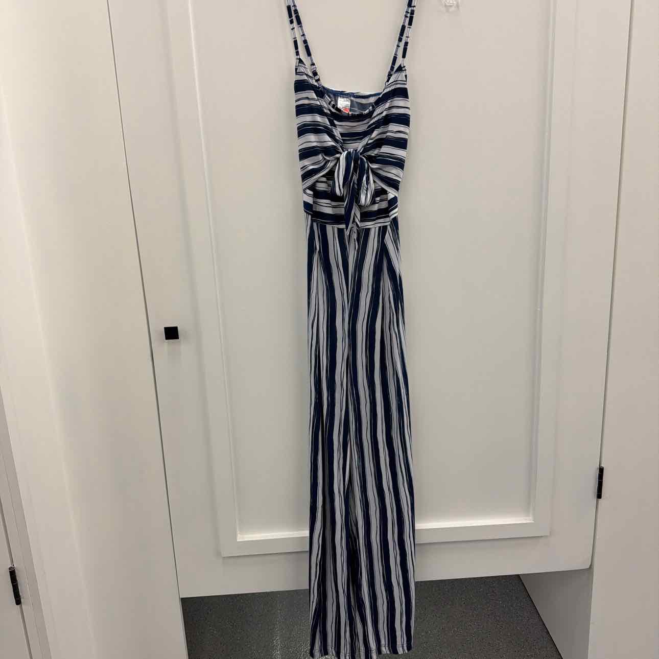Size 2 White/Blue Preloved Jumper