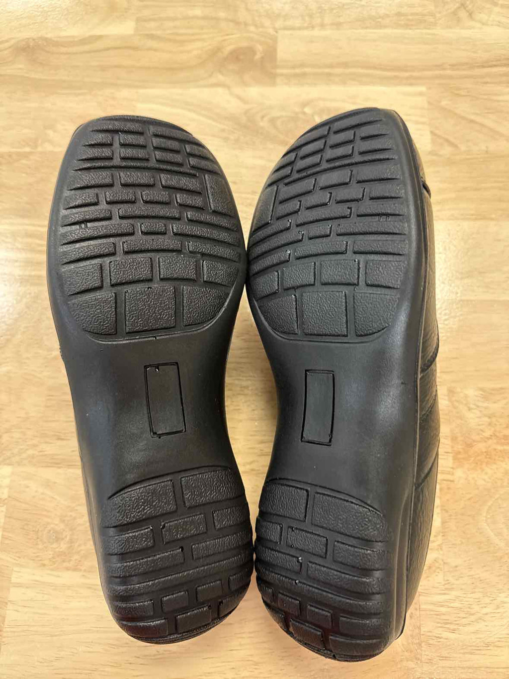 Easy Street Size 9.5 Black Forever Cut Out Mules NWT