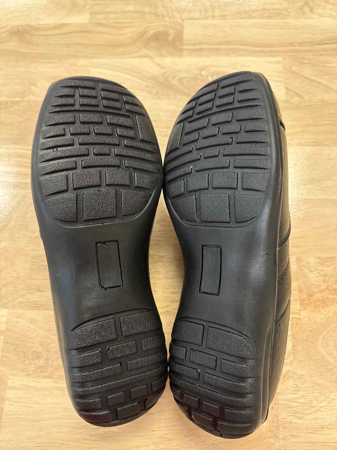 Easy Street Size 9.5 Black Forever Cut Out Mules NWT