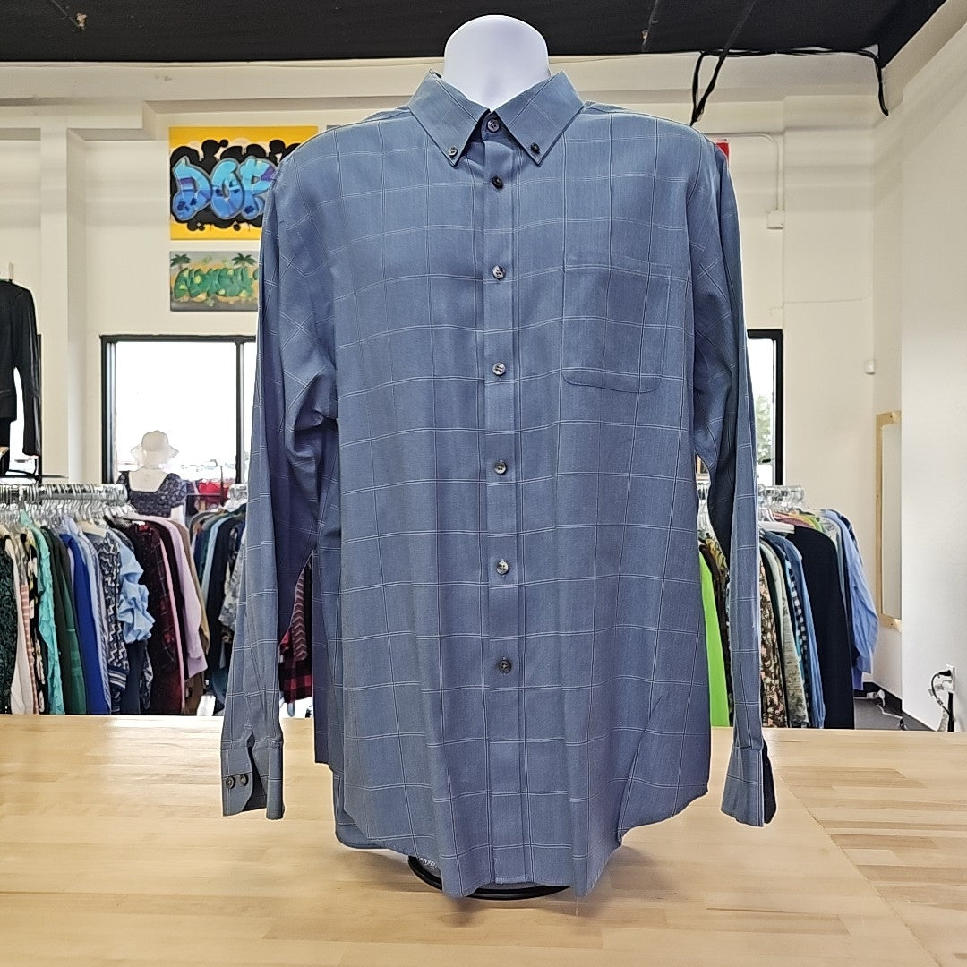 VanHeusen Size XL Blue Used MENS Button Down Shirt