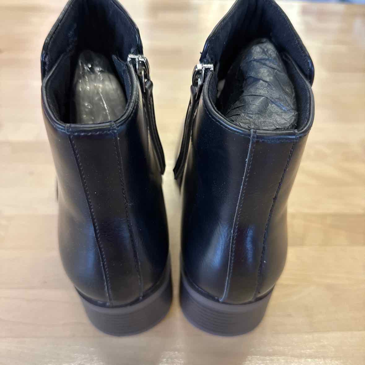 Journee Shoe Size 7.5 Black Cappri Bootie