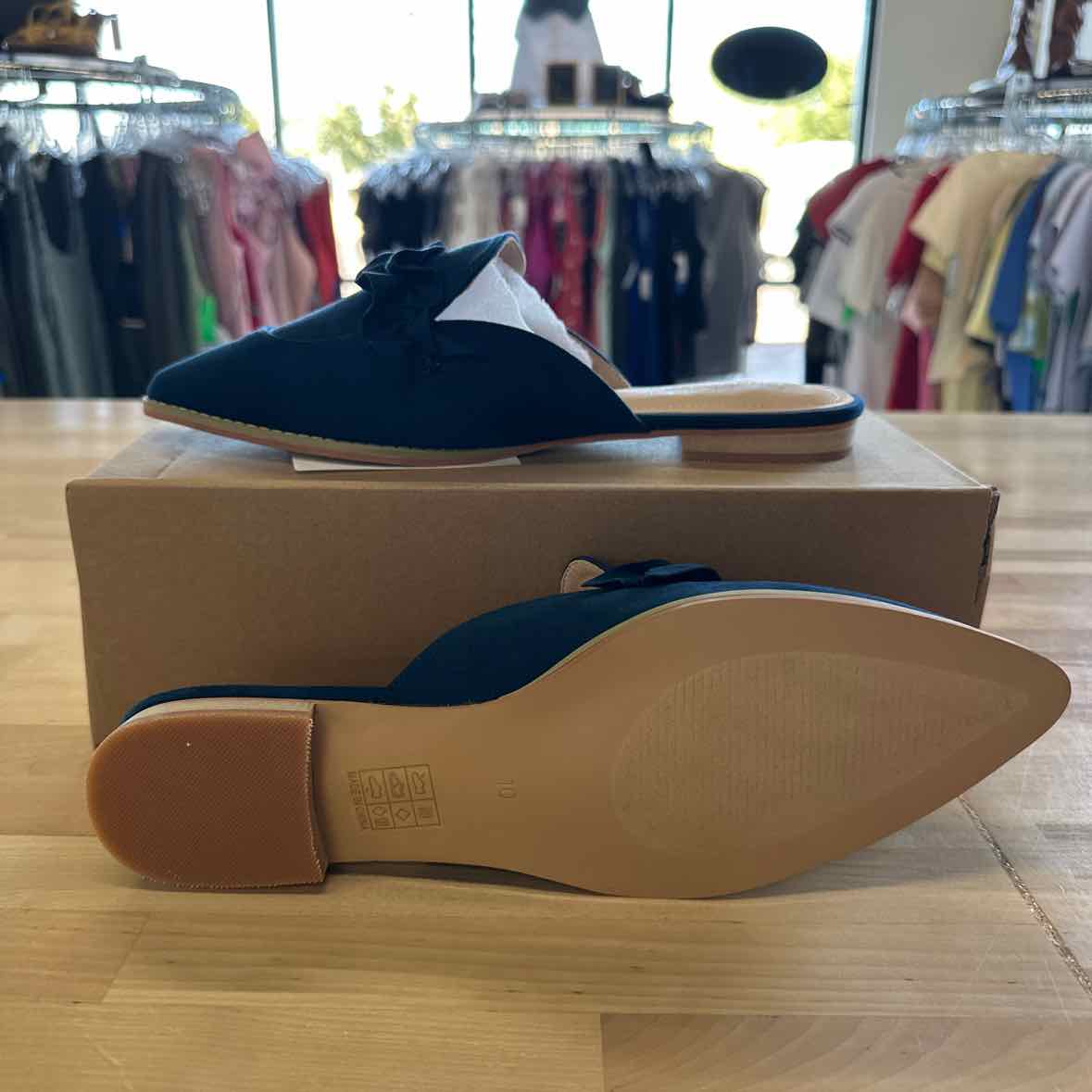 Journee Collection Size 10 Blue Faux Leather Mules