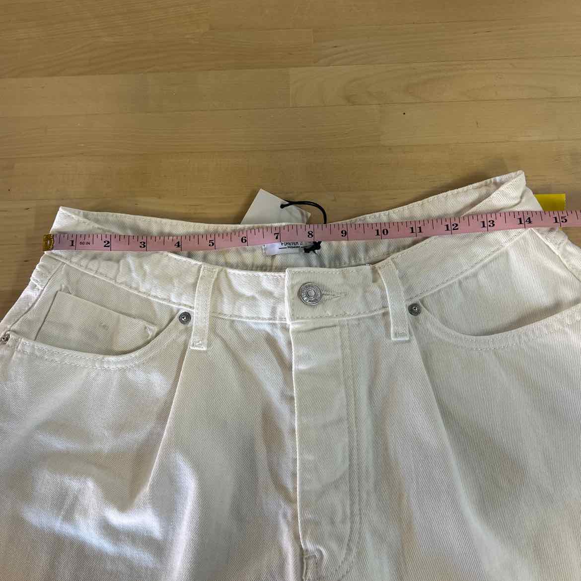 Forever 21 Women Size 29 White New Shorts