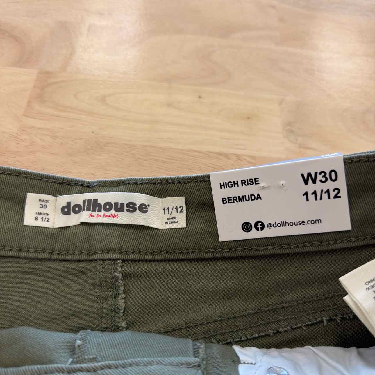 dollhouse Women Size 30 Green New Shorts