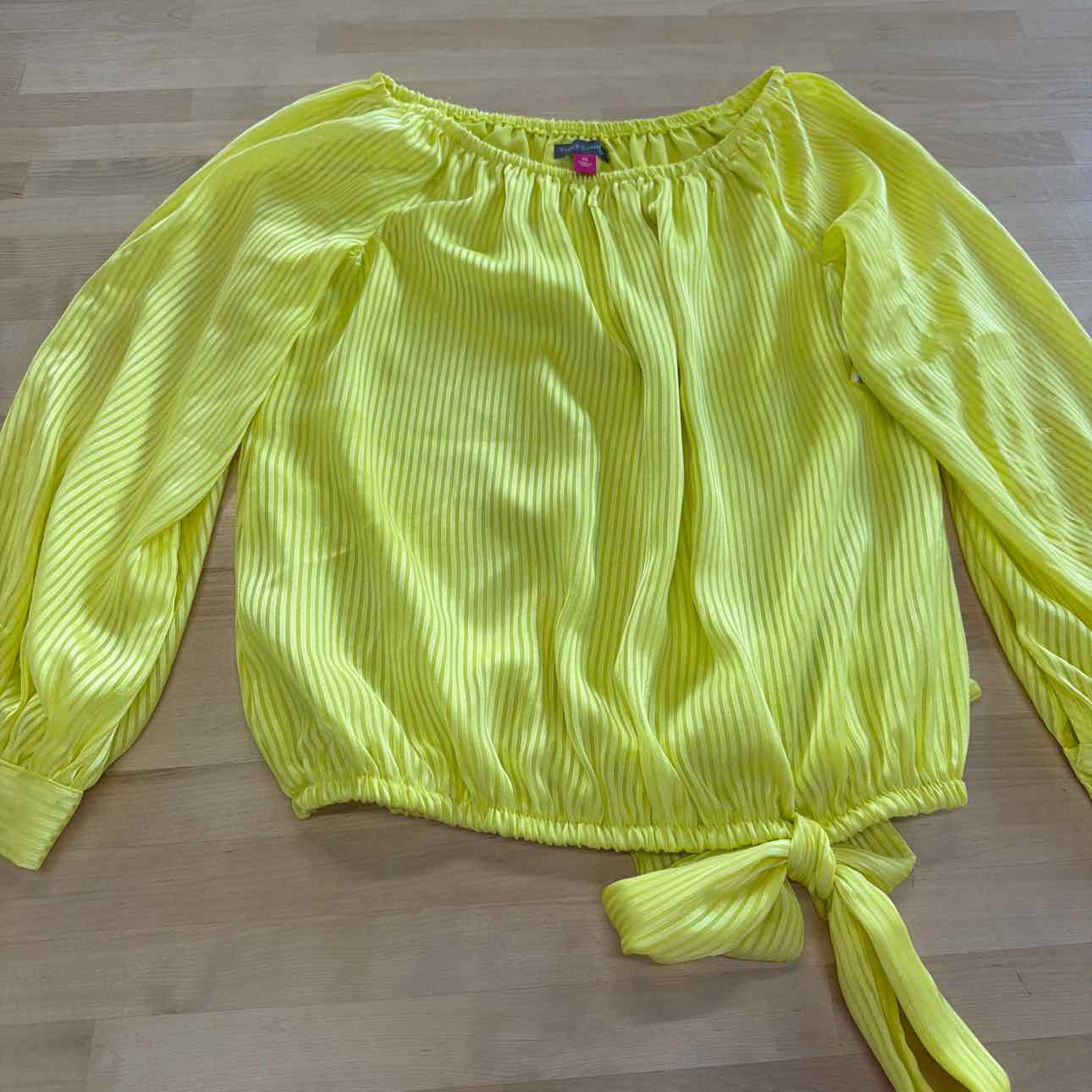 Vince Camuto Size XS Yellow New Blouse SS