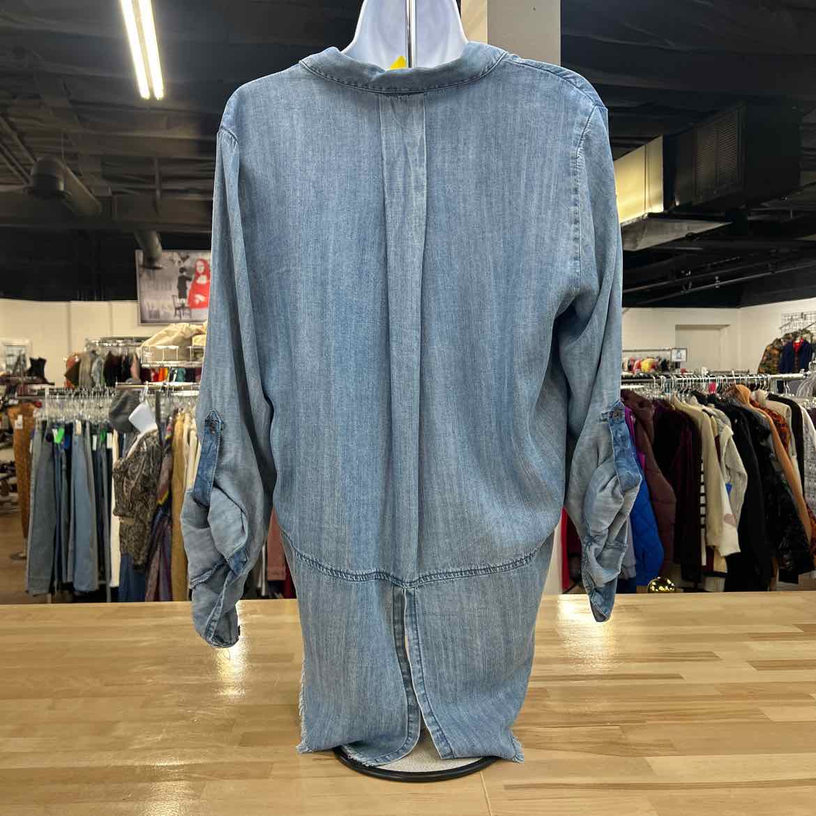 Violet Heart Size M Denim Preloved Button Down LS