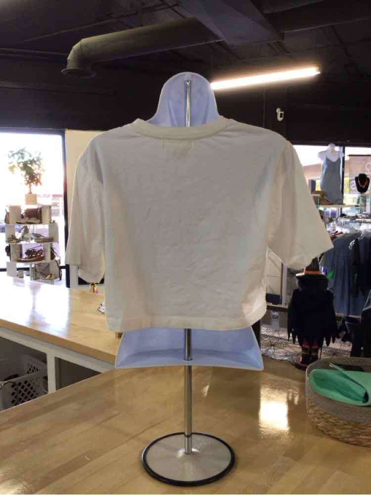 Pull & Bear Size M White Preloved T-Shirt SS