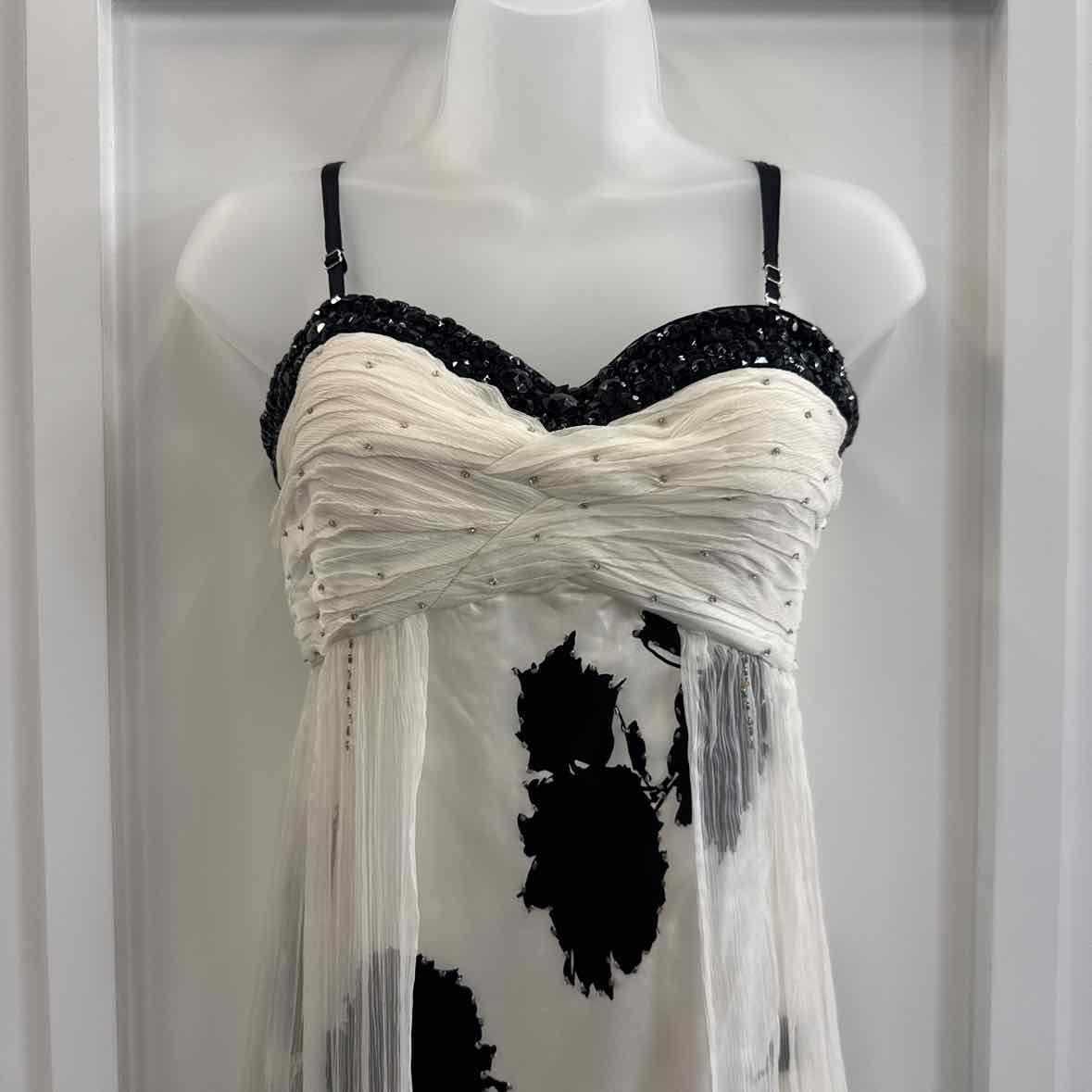 Nina Austin Size M White & Black Dress