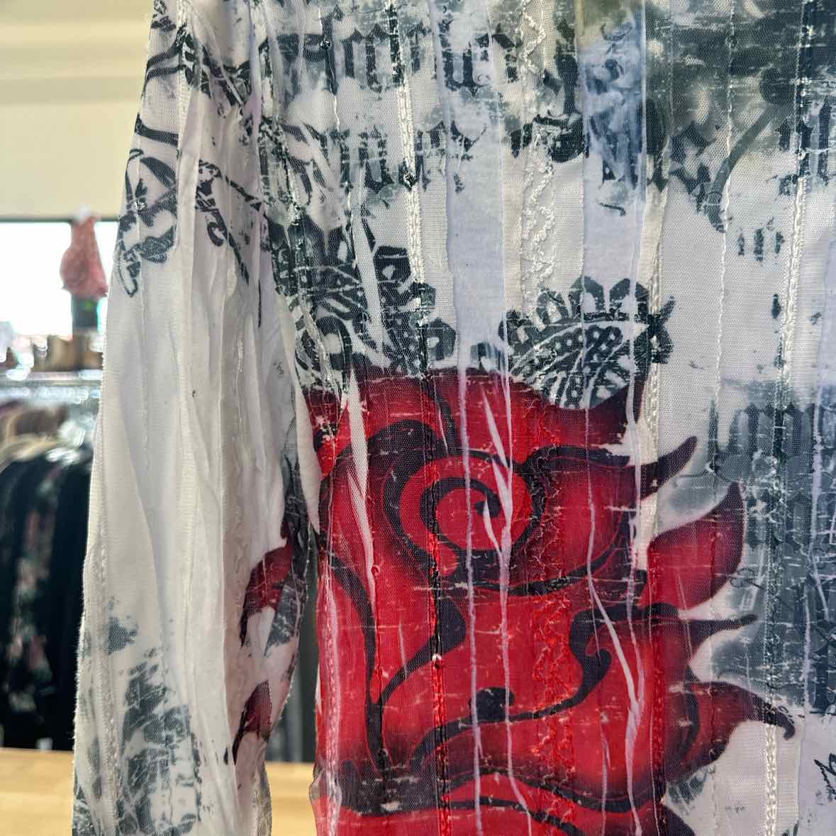 Mesmerize Size M Gray Long Sleeve