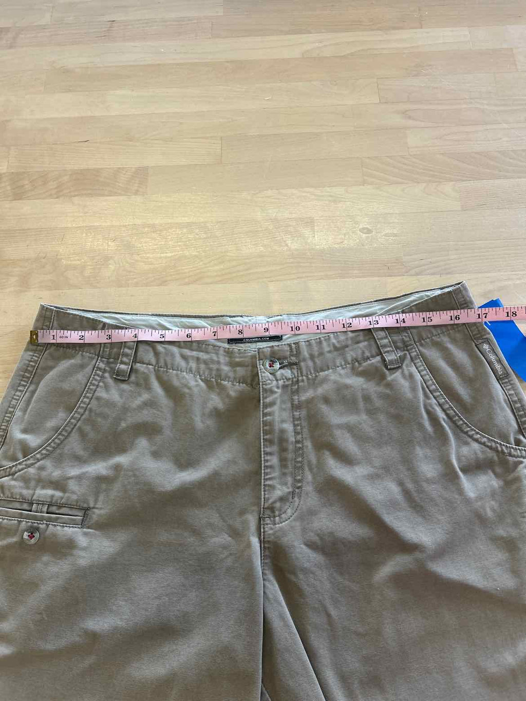 Columbia Women Size 10 Tan Preloved Shorts