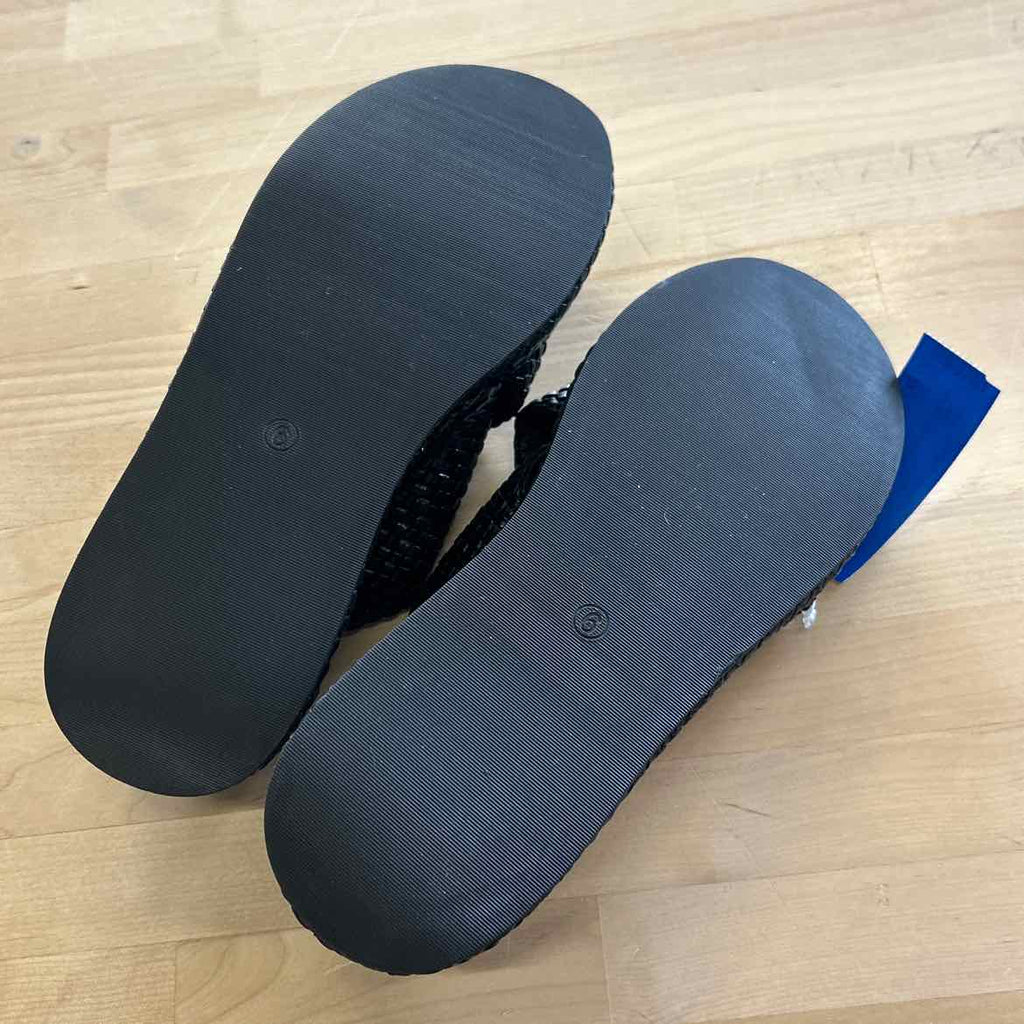 Seychelle's Size 6 Black Preloved Sandals