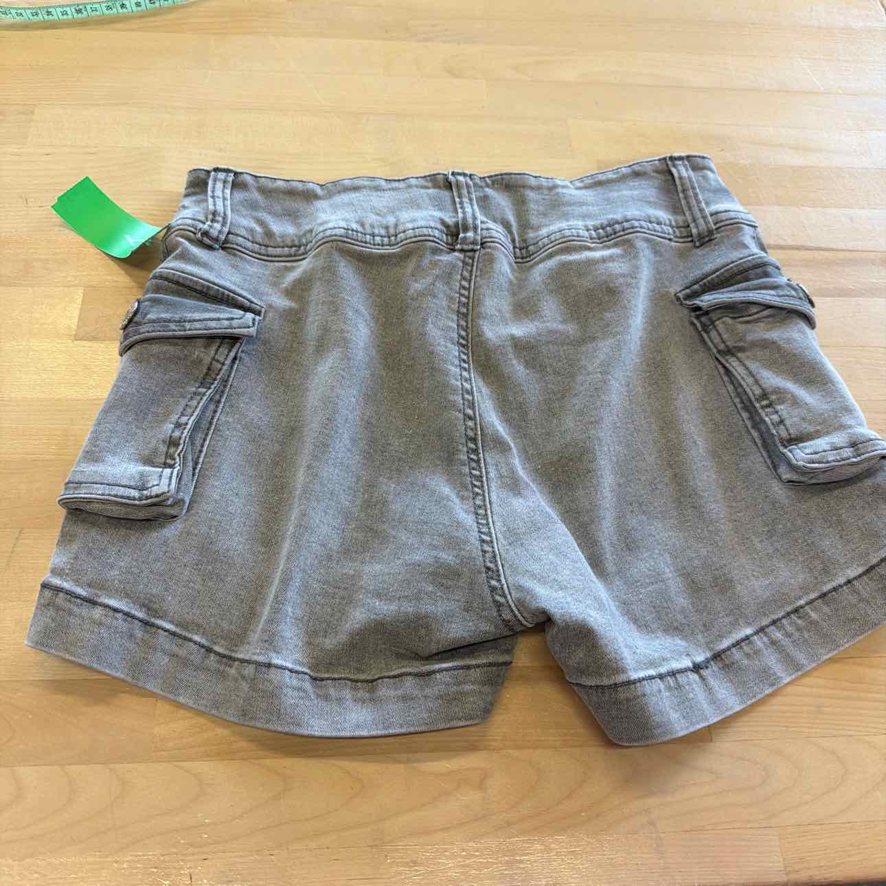 Refuge Women Size 5 Gray Preloved Shorts