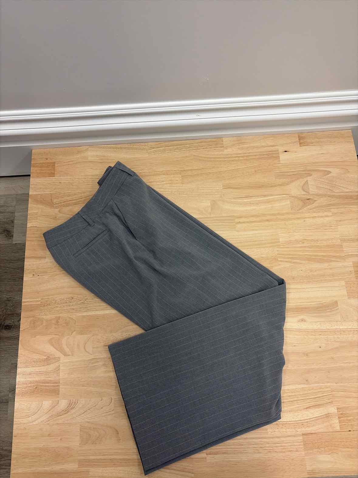 Calvin Klein Size 10 Gray Preloved Pants