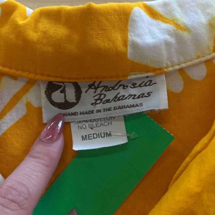 Size M Yellow Preloved MENS Button Down Shirt