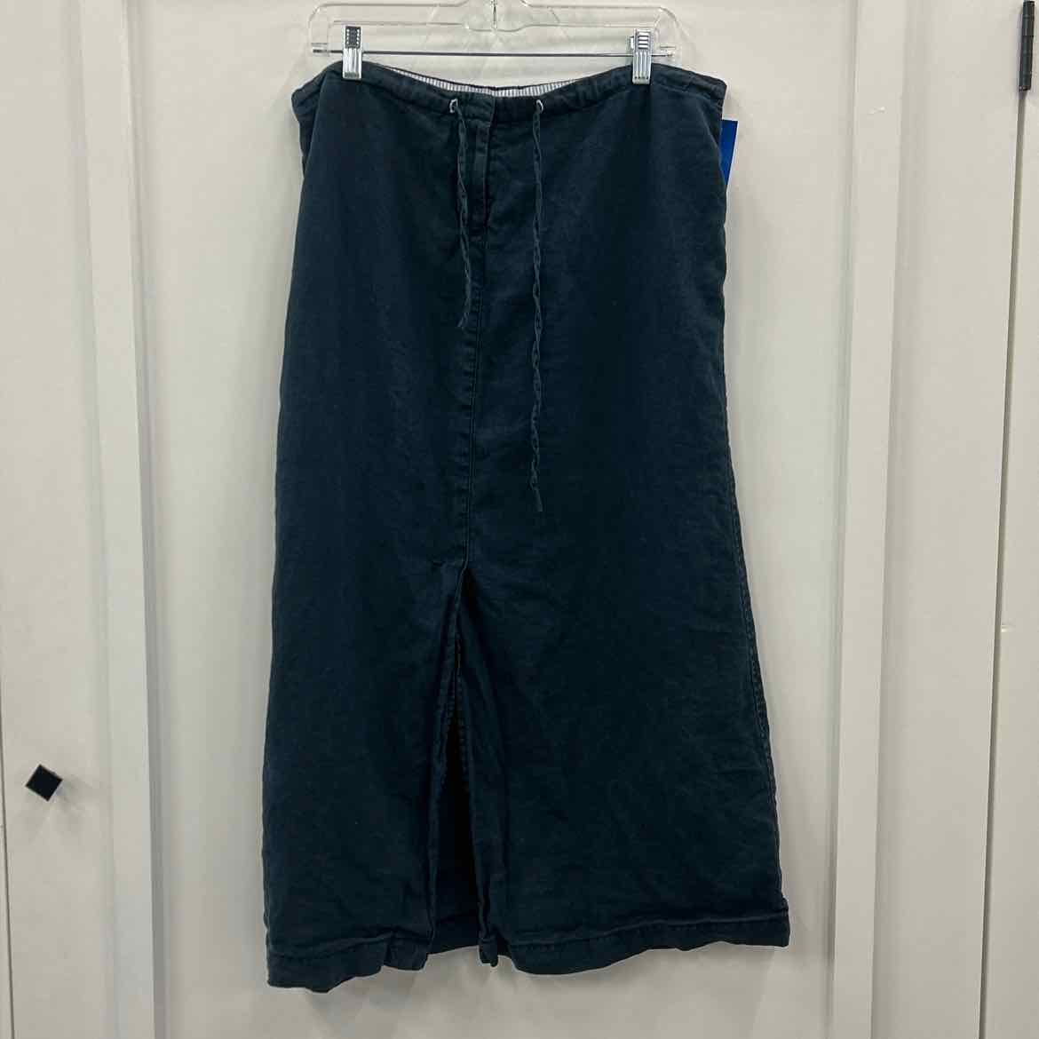 Tommy Hilfiger Size 12 Navy Preloved Skirt