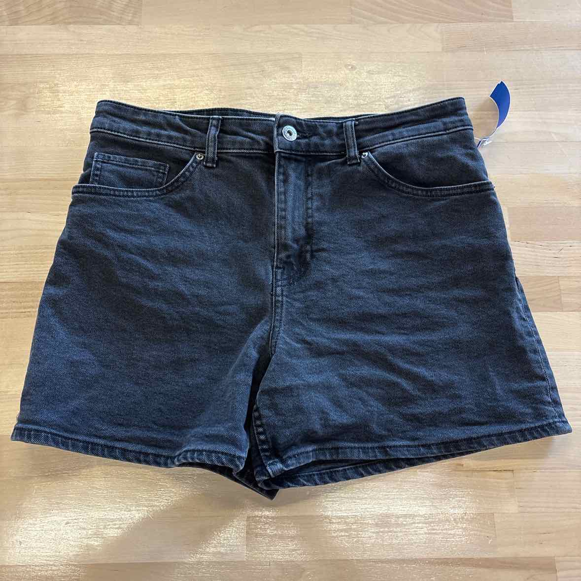 H&M Size 8 Black Shorts