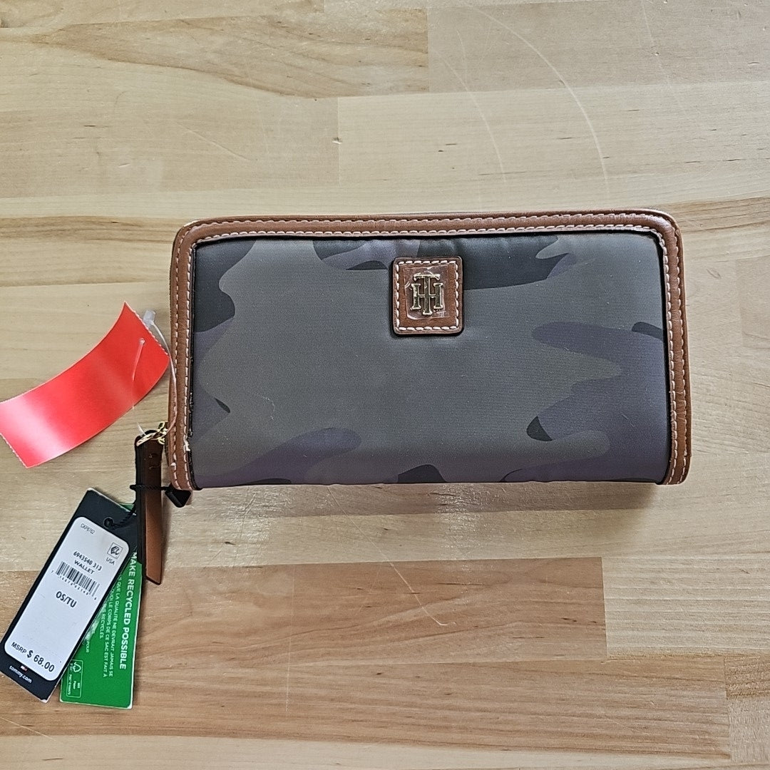 Tommy Hilfiger Julia Solid Nylon Zip Wallet