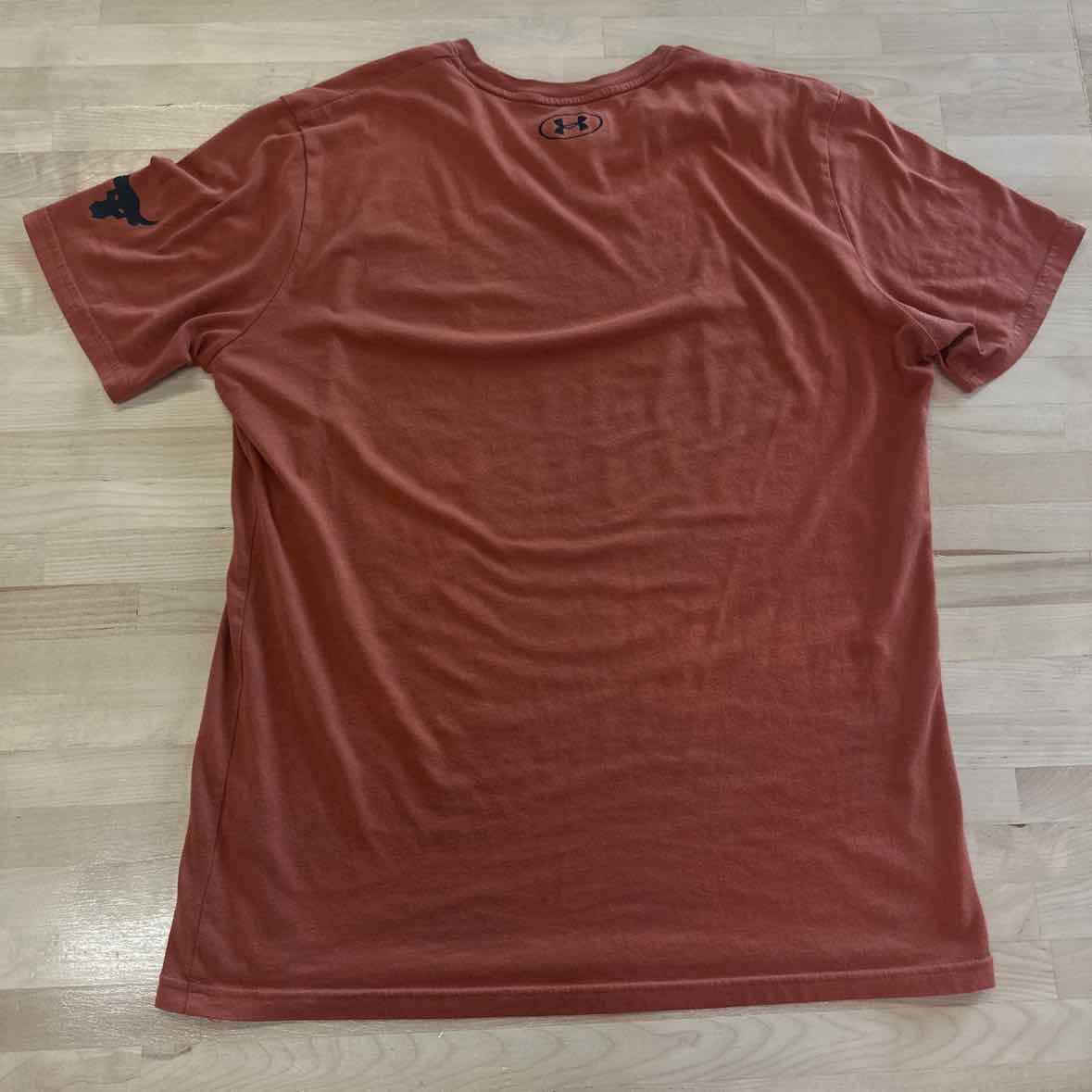 Under Armour Size M Orange T-shirt