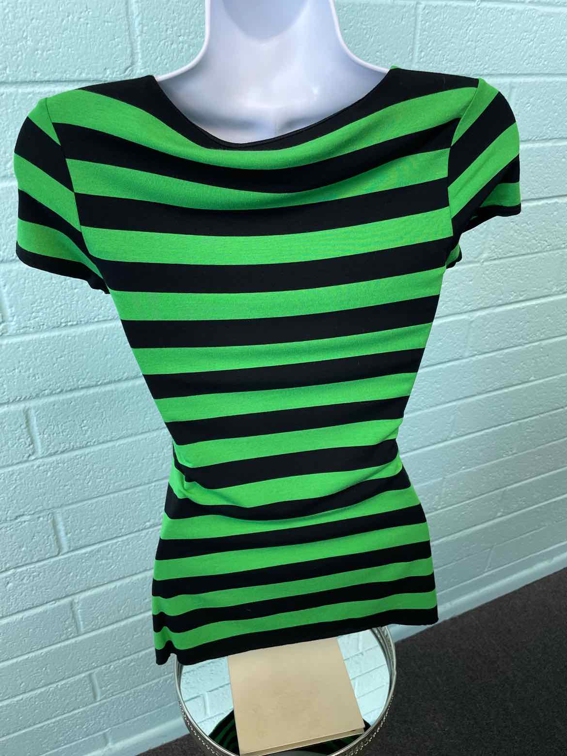 Vince Camuto Size XS Green/Black Shirt