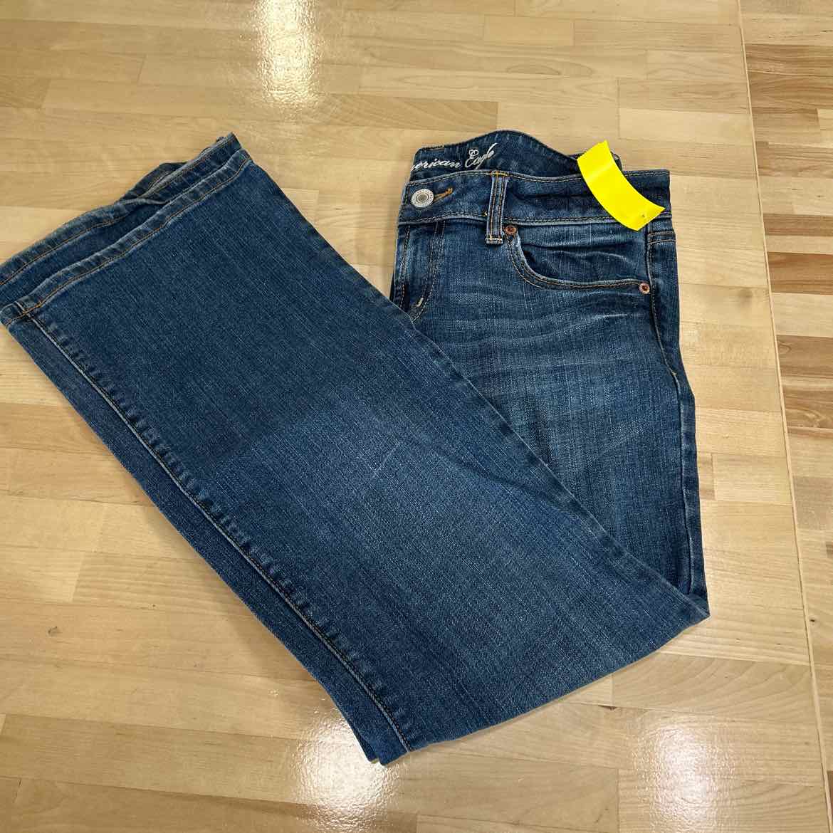 American Eagle Size 8 Blue Denim Preloved Jeans