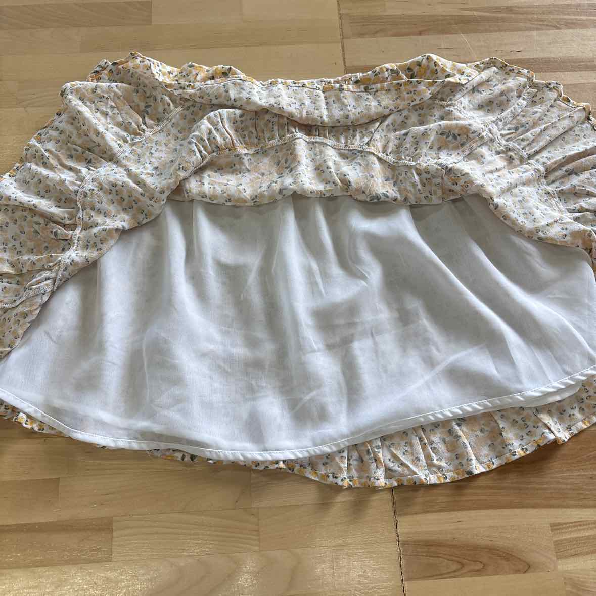 American Eagle Size L yellow & white Skirt