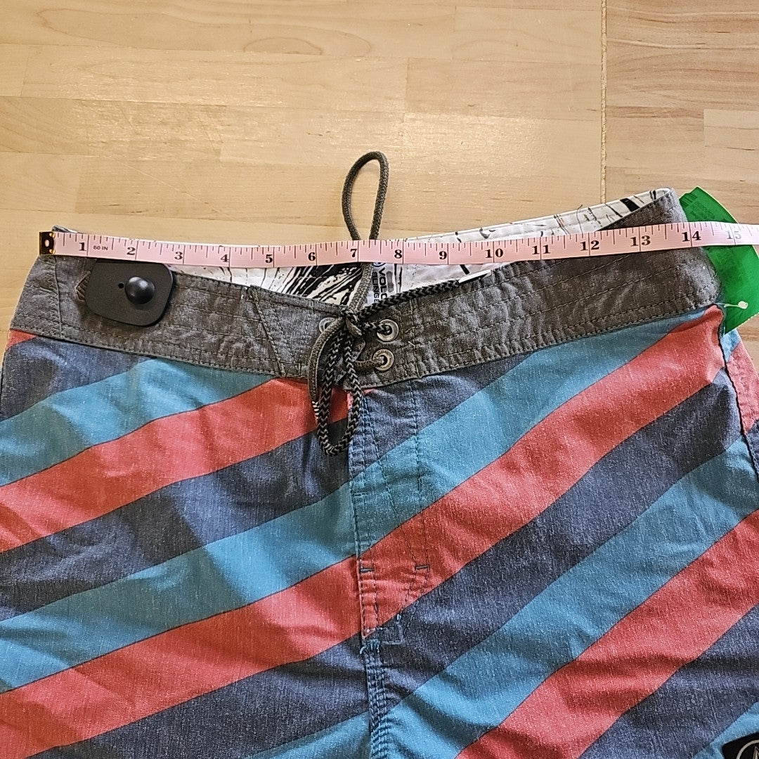 Volcom Size 30 gray & green MENS Swimwear