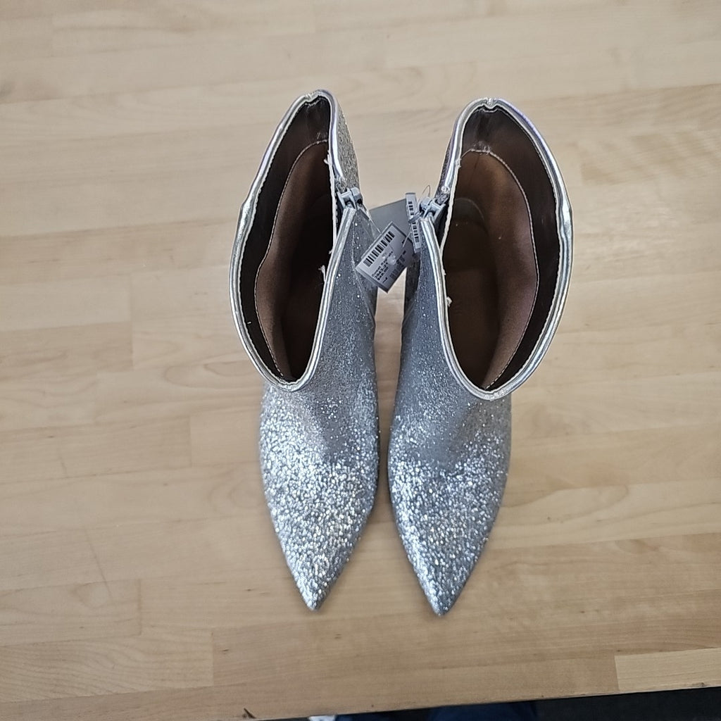On 34th Aatira Tulip Booties - Silver Glitter Size 5.5