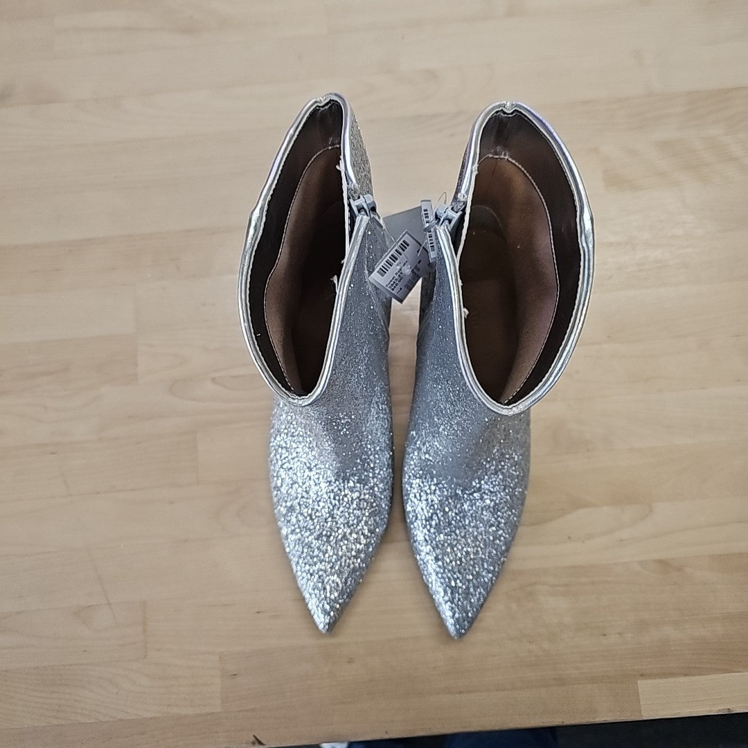On 34th Aatira Tulip Booties - Silver Glitter Size 5.5