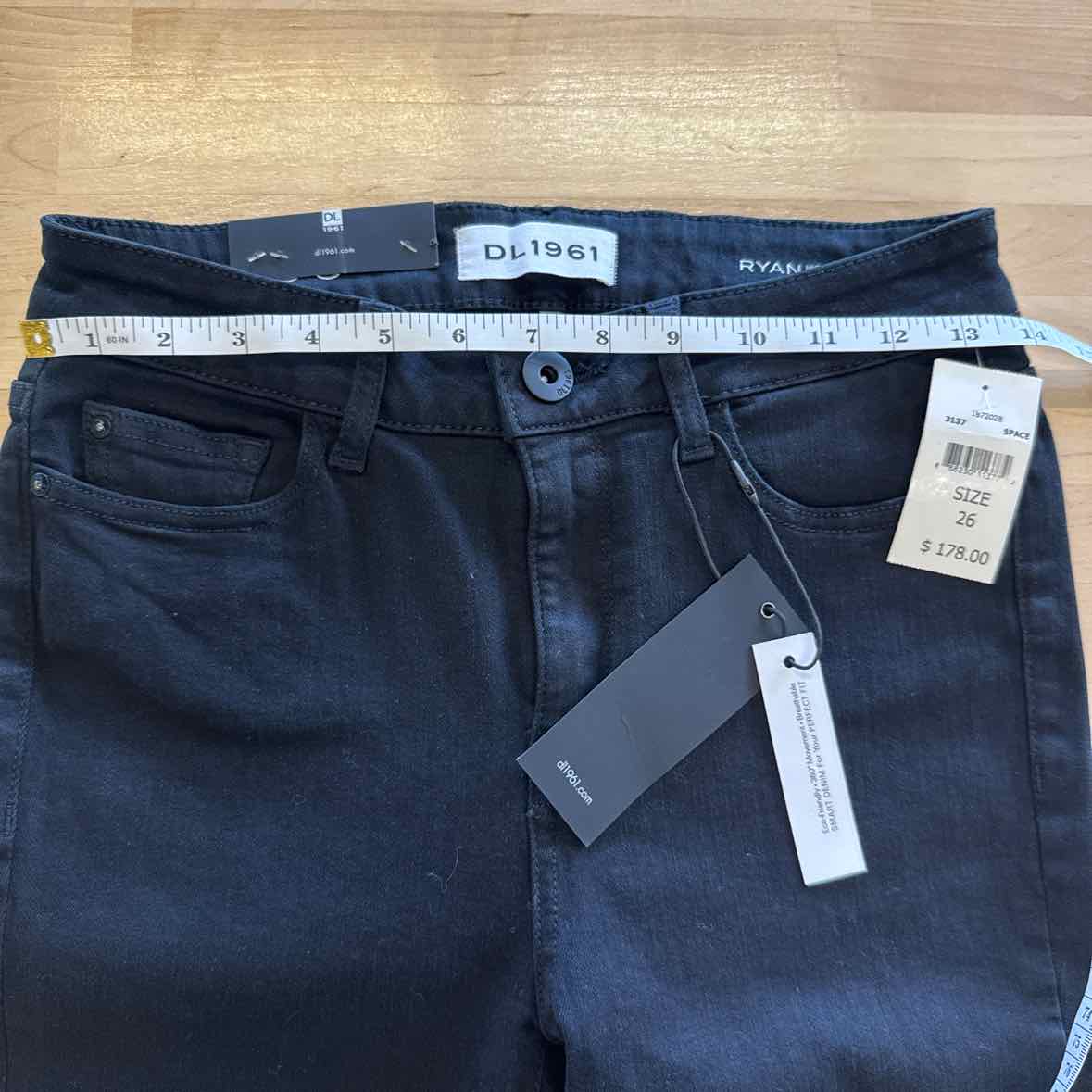 DL 1961 Size 26 Black Jeans