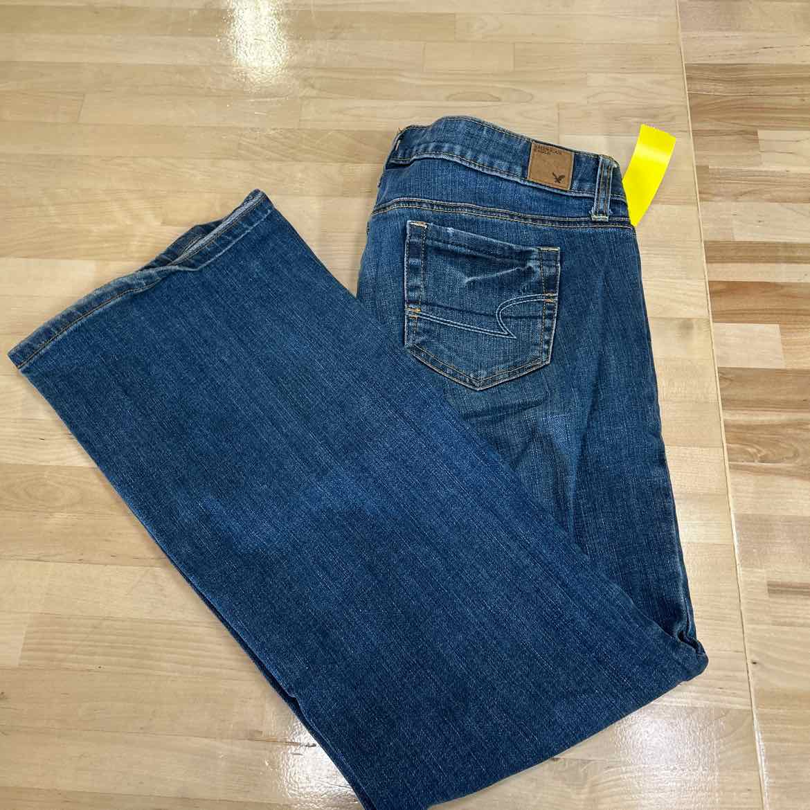 American Eagle Size 8 Blue Denim Preloved Jeans