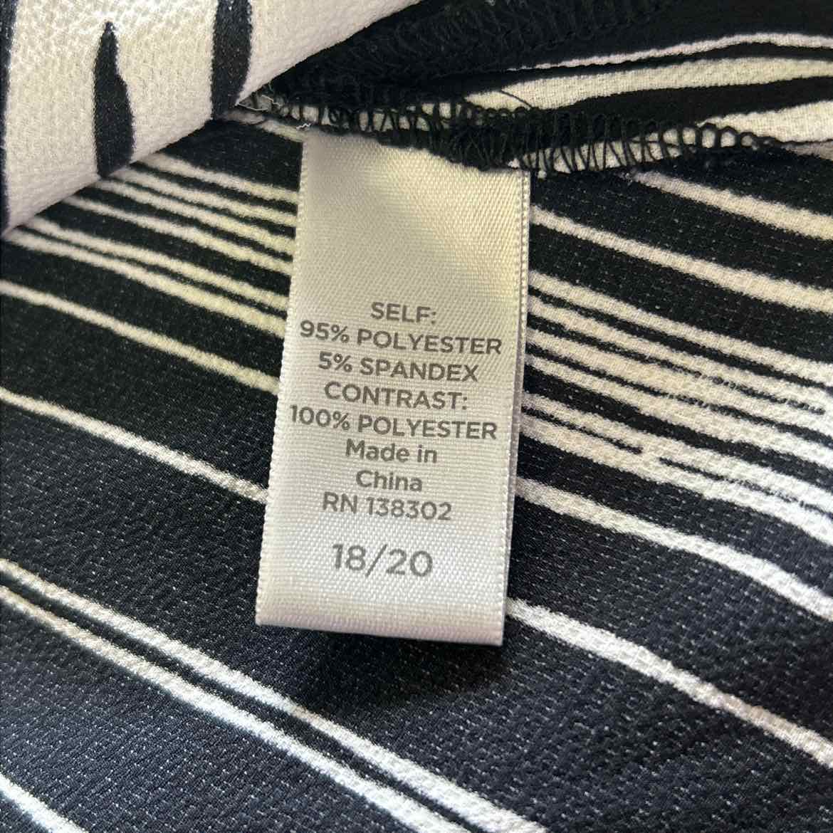 Avenue Size 18/20 Black/White Preloved Blouse LS