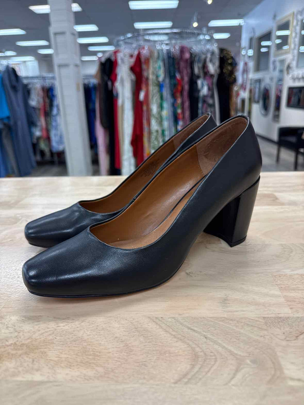 H by Halston Size 8 Black Leather Preloved Classic Block Heels