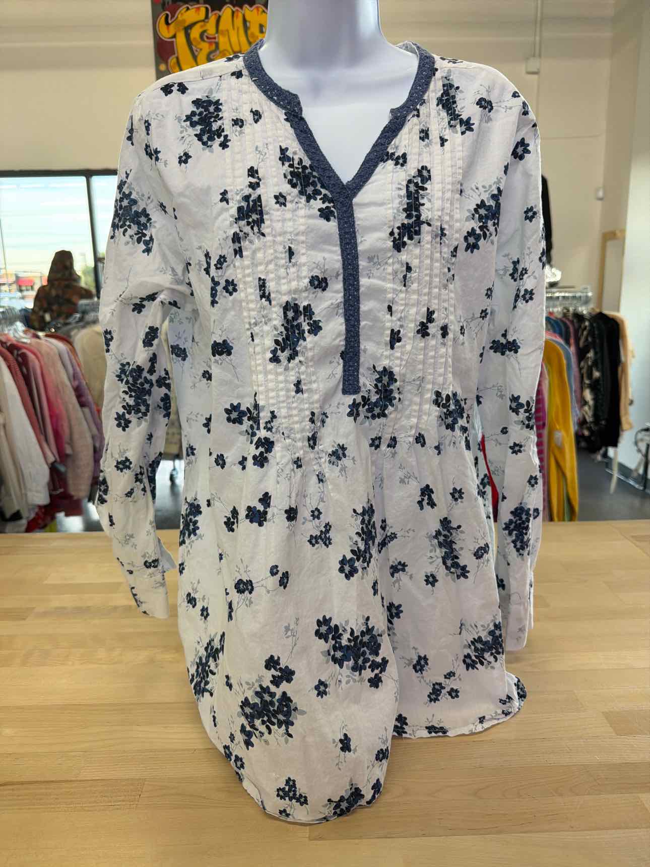 Salon Studio Size XL White Blouse