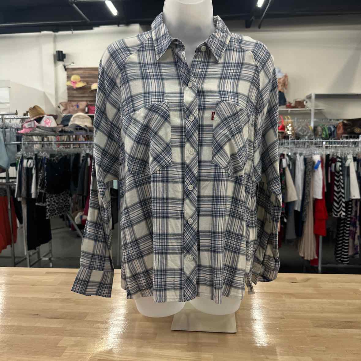 Levi's Size XS Pink Blue Button Down Harrison Raglan Shirt- Clayton Plaid Indigo