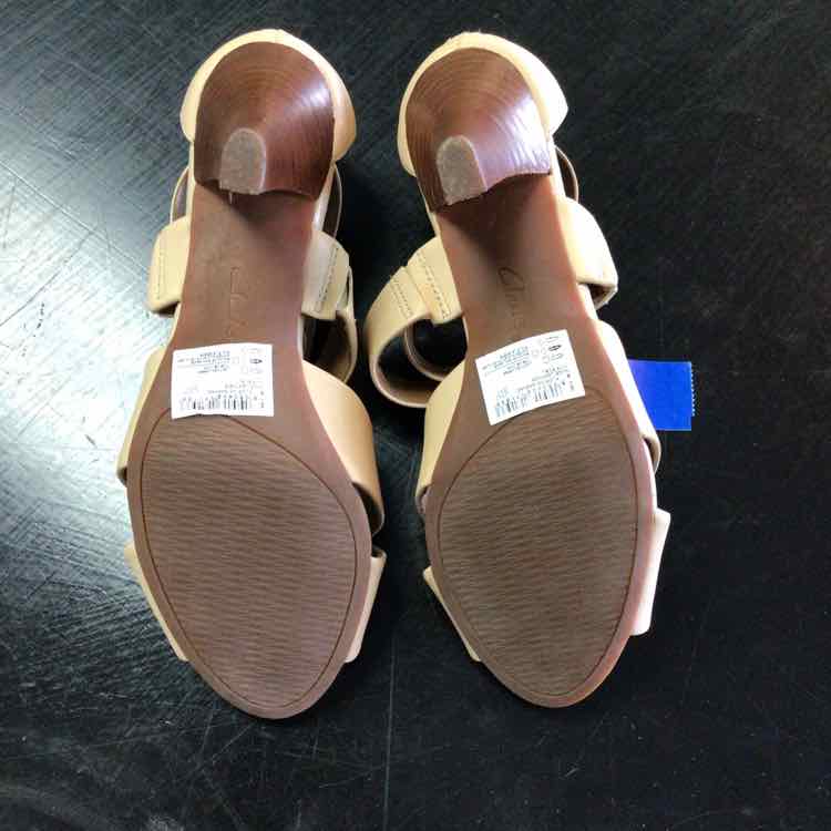 Clarks Shoe Size 9 Nude Leather Heels