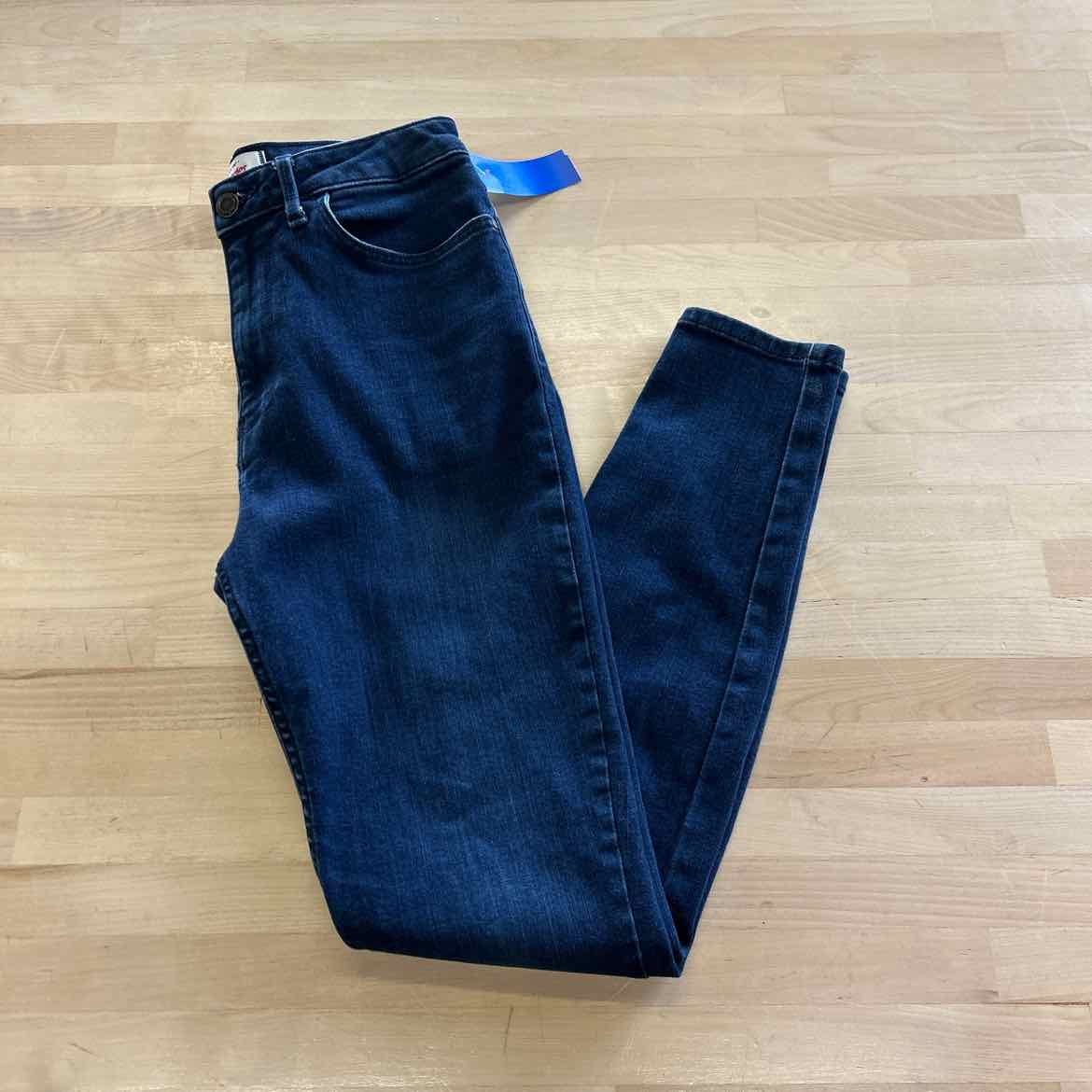 Wrangler Size 6 Blue Denim Preloved Jeans
