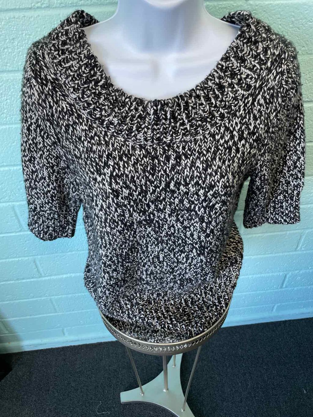 Worthington Size M Black Sweater