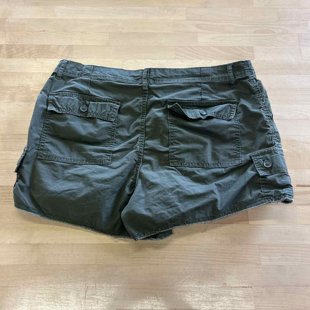 a.n.a Women Size 12 Green Preloved Shorts